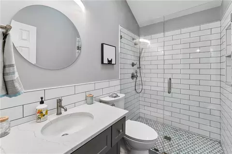 Bath - 809 NE Aaron Dr, Lees Summit, MO 64086 photo 3 of 4
