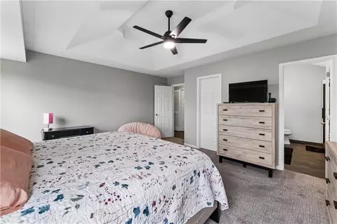 Bedroom - 809 NE Aaron Dr, Lees Summit, MO 64086 photo 4 of 10