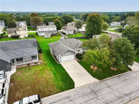 View/Area - 809 NE Aaron Dr, Lees Summit, MO 64086 photo 1 of 8