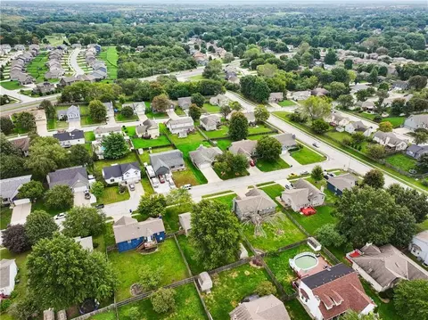 View/Area - 809 NE Aaron Dr, Lees Summit, MO 64086 photo 3 of 8