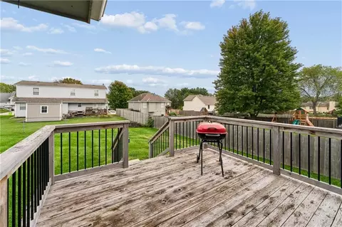 Exterior - 809 NE Aaron Dr, Lees Summit, MO 64086 photo 9 of 9