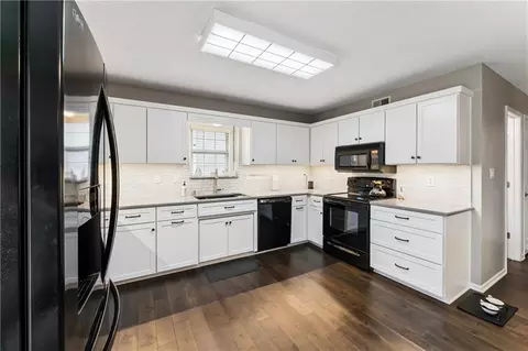 Kitchen - 809 NE Aaron Dr, Lees Summit, MO 64086 photo 1 of 5