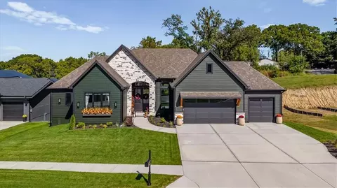 2150 NW Scenic View Dr, Riverside, MO 64150
