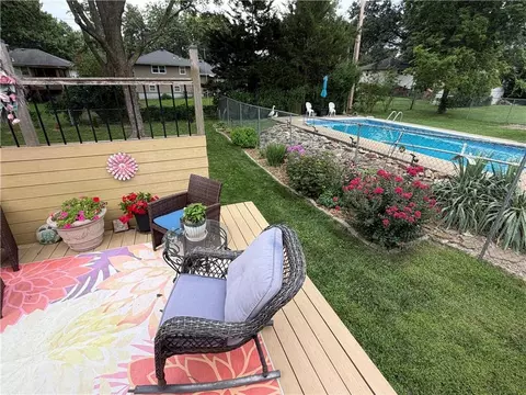 Exterior - 519 Mark Ln, Belton, MO 64012 photo 11 of 11