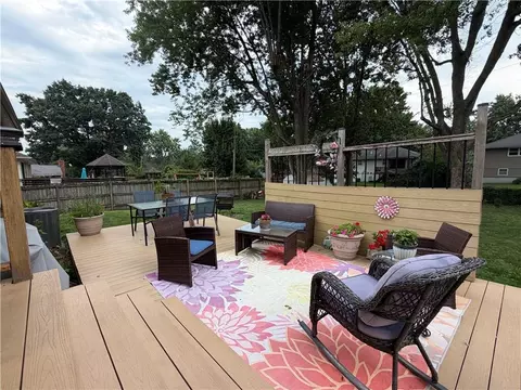 Exterior - 519 Mark Ln, Belton, MO 64012 photo 7 of 11