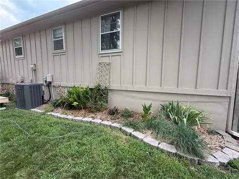 Exterior - 519 Mark Ln, Belton, MO 64012 photo 8 of 11