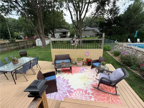 Exterior - 519 Mark Ln, Belton, MO 64012 photo 5 of 11