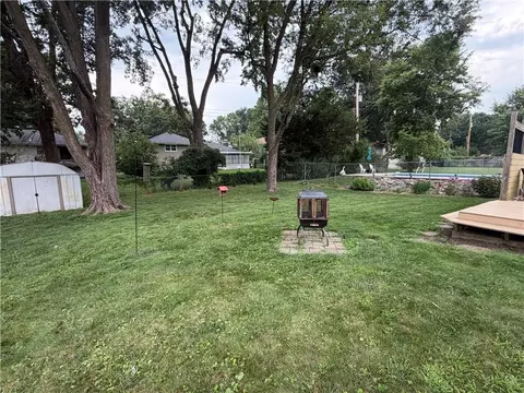 Exterior - 519 Mark Ln, Belton, MO 64012 photo 10 of 11