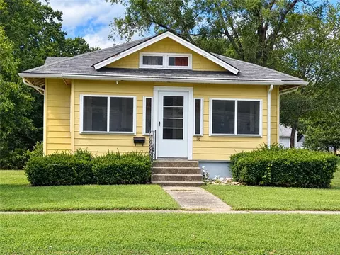 116 S Oak St, Gardner, KS 66030