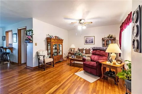 Living - 305 Hillcrest Dr, Windsor, MO 65360 photo 1 of 2