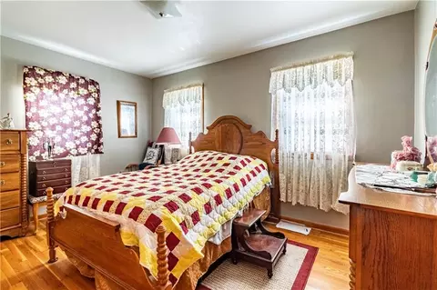 Bedroom - 305 Hillcrest Dr, Windsor, MO 65360 photo 1 of 3