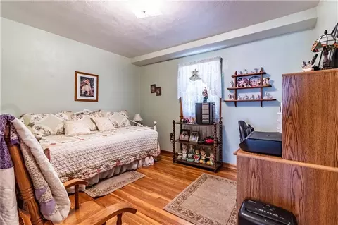 Bedroom - 305 Hillcrest Dr, Windsor, MO 65360 photo 3 of 3