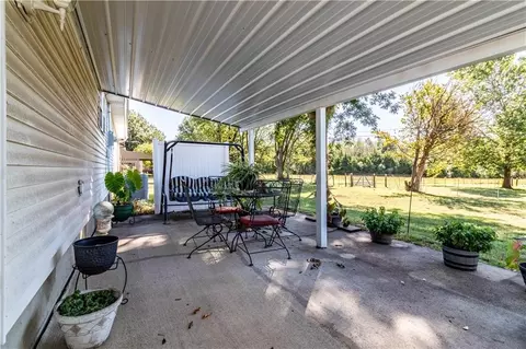Exterior - 305 Hillcrest Dr, Windsor, MO 65360 photo 8 of 8