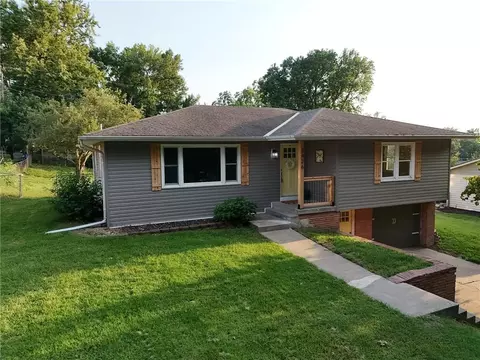 3426 Auburn Dr, Saint Joseph, MO 64506