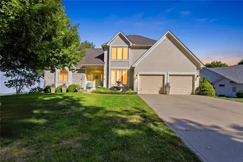 607 NW Brookhaven Dr, Lees Summit, MO 64081