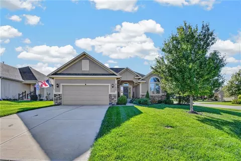 21647 W 177th Ter, Olathe, KS 66062