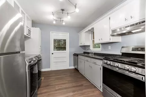 Kitchen - 11410 E 25th St, Independence, MO 64052 photo 1 of 2