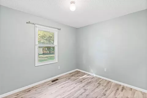 Bedroom - 112 W Calvird Dr, Clinton, MO 64735 photo 3 of 8
