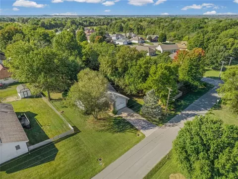 View/Area - 112 W Calvird Dr, Clinton, MO 64735 photo 4 of 16