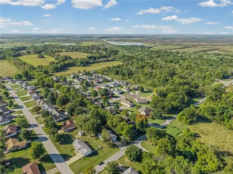View/Area - 112 W Calvird Dr, Clinton, MO 64735 photo 8 of 16