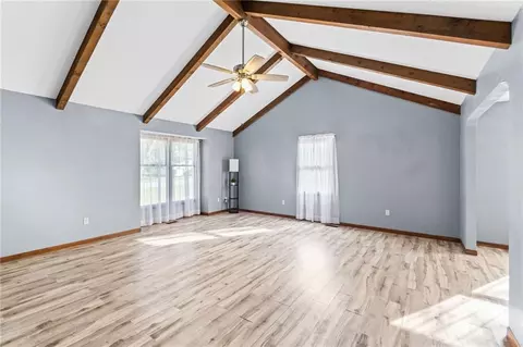 Living - 112 W Calvird Dr, Clinton, MO 64735 photo 2 of 4