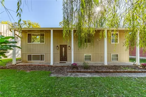 4961 NW Woody Creek Ln, Kansas City, MO 64151