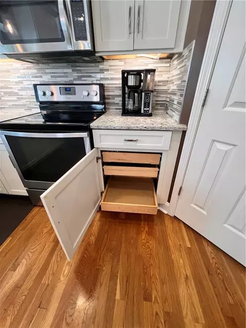 Kitchen - 541 E Mockingbird St, Gardner, KS 66030 photo 3 of 5