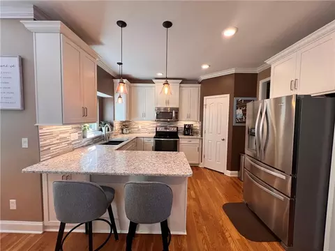 Kitchen - 541 E Mockingbird St, Gardner, KS 66030 photo 2 of 5