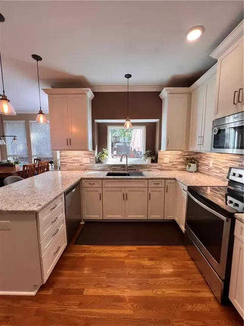 Kitchen - 541 E Mockingbird St, Gardner, KS 66030 photo 4 of 5