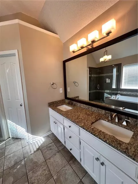 Bath - 541 E Mockingbird St, Gardner, KS 66030 photo 1 of 3