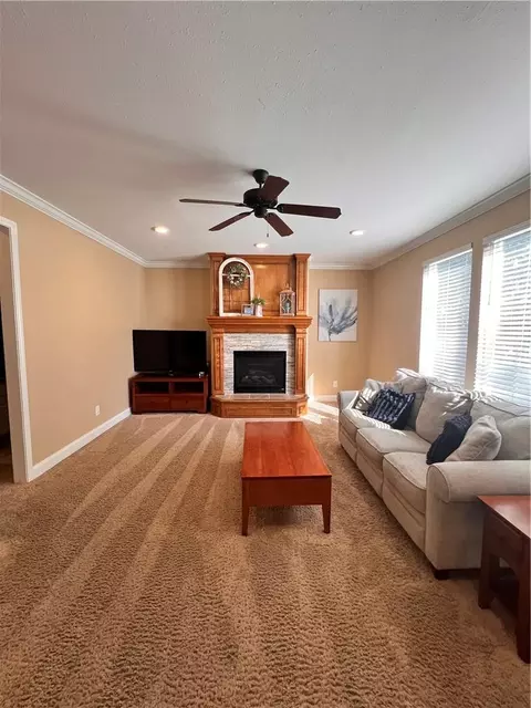 Living - 541 E Mockingbird St, Gardner, KS 66030 photo 1 of 4