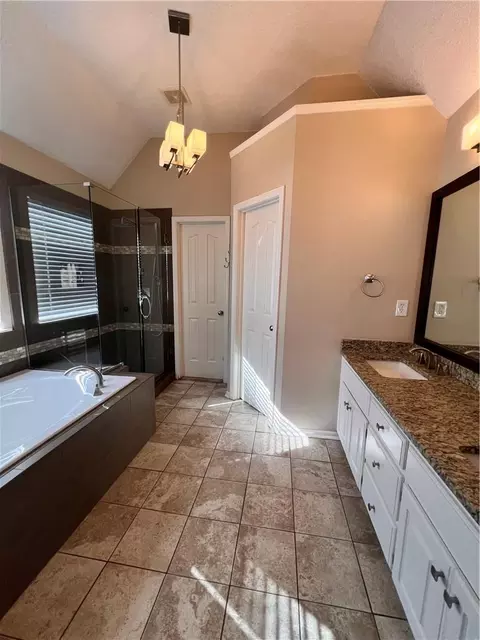 Bath - 541 E Mockingbird St, Gardner, KS 66030 photo 3 of 3