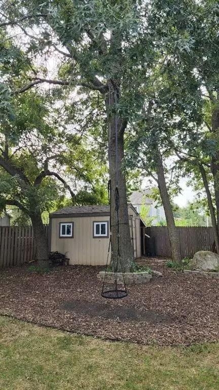 Exterior - 541 E Mockingbird St, Gardner, KS 66030 photo 4 of 7