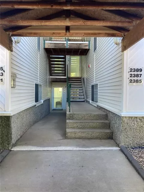 2393 NE 68th St, Gladstone, MO 64118