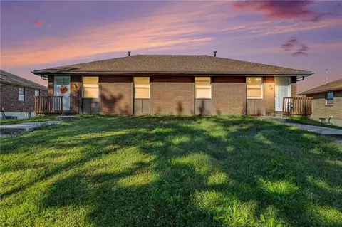 1001 SW 1003 Sw Kings Cross Rd, Blue Springs, MO 64014