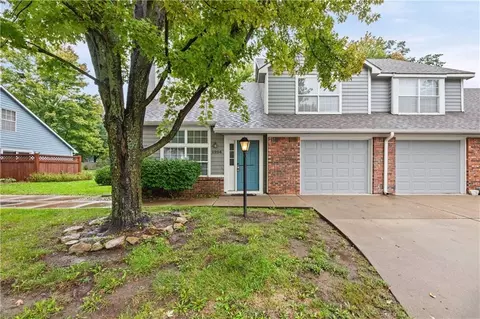 2204 Breckenridge Dr, Lawrence, KS 66047