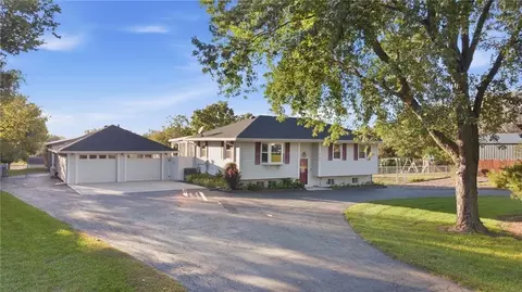 740 N 141st St, Bonner Springs, KS 66012