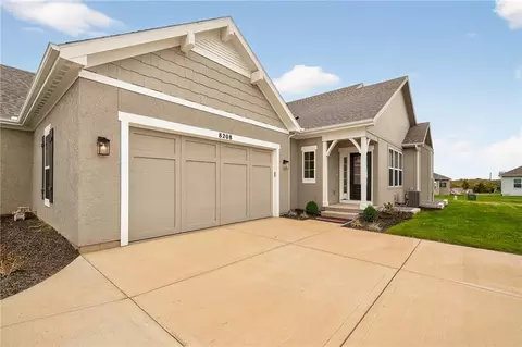 8286 Brockway St, Lenexa, KS 66220