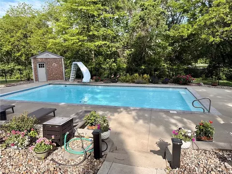 9510 SE Keystone Dr, Lees Summit, MO 64086 photo 2