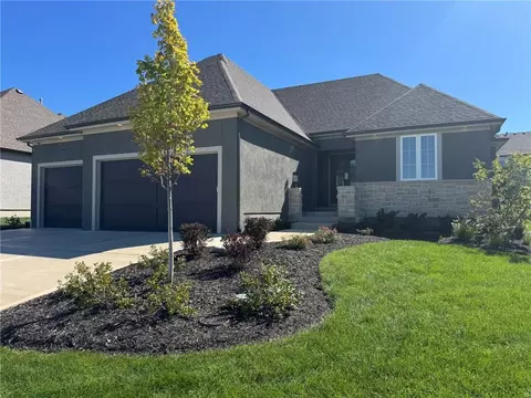10401 W 151 Pl, Overland Park, KS 66221