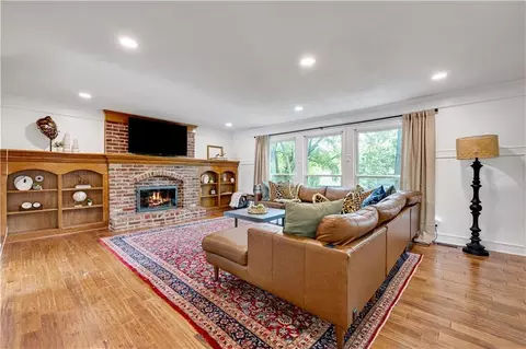 12432 Perry St, Overland Park, KS 66213
