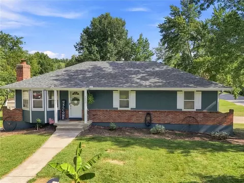 1311 Heather Cir, Kearney, MO 64060