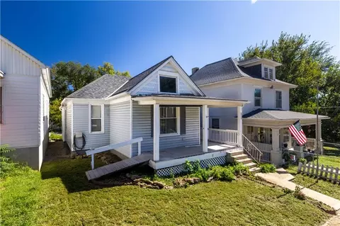 Exterior - 815 S 16th St, Saint Joseph, MO 64501 photo 2 of 8
