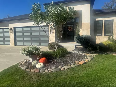 540 S Shore Dr, Lake Winnebago, MO 64034