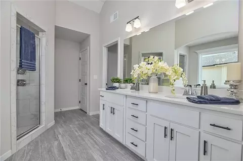 Bath - 6003 Apache Dr, Shawnee, KS 66226 photo 3 of 6