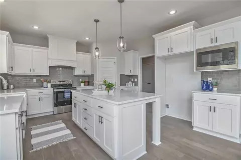 Kitchen - 6003 Apache Dr, Shawnee, KS 66226 photo 5 of 6