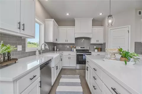 Kitchen - 6003 Apache Dr, Shawnee, KS 66226 photo 6 of 6