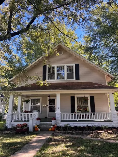 416 S 1st St, Odessa, MO 64076