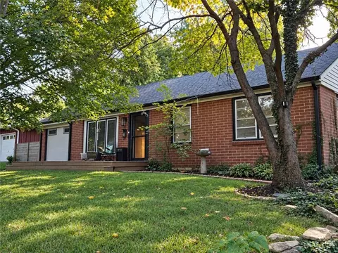 6030 Larsen Ln, Shawnee, KS 66203