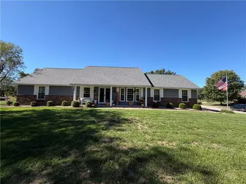 1008 Medbury Ln, Richmond, MO 64085